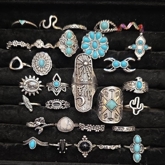 Jewelry - Lot of 30pcs fashion rings